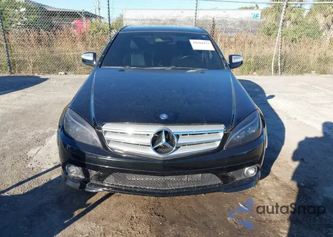 2009 Mercedes-Benz C 300 Luxury/Sport z USA, uszkodzony, nr VIN WDDGF54X79F217921